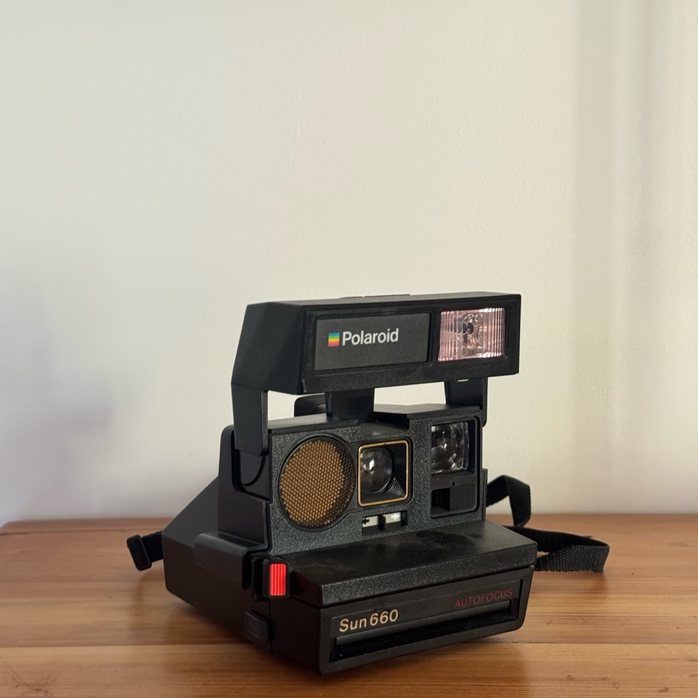 Polaroid Sun 660 Autofocus Instant Camera